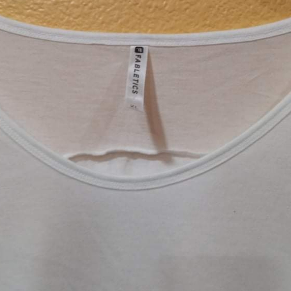 Fabletics White Top - Picture 3 of 6